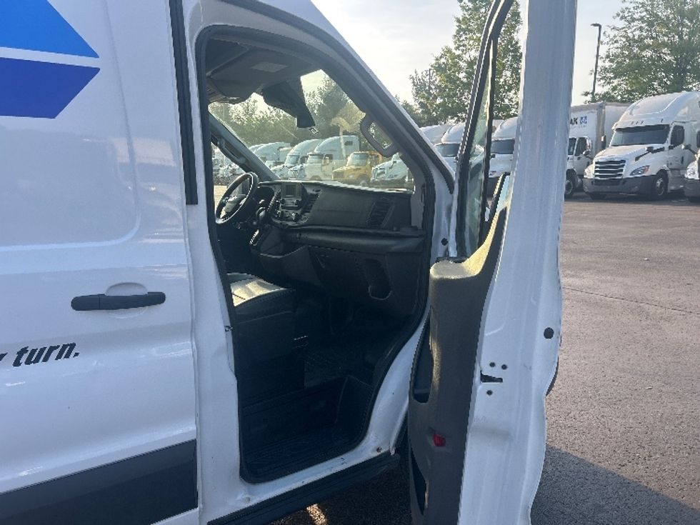 Cargo Van (Panel Van)-Light and Medium Duty Trucks-Ford-2022-Transit 250-Louisville-KY-89,827\n\t\tmiles-$ 34,500 - Image 18