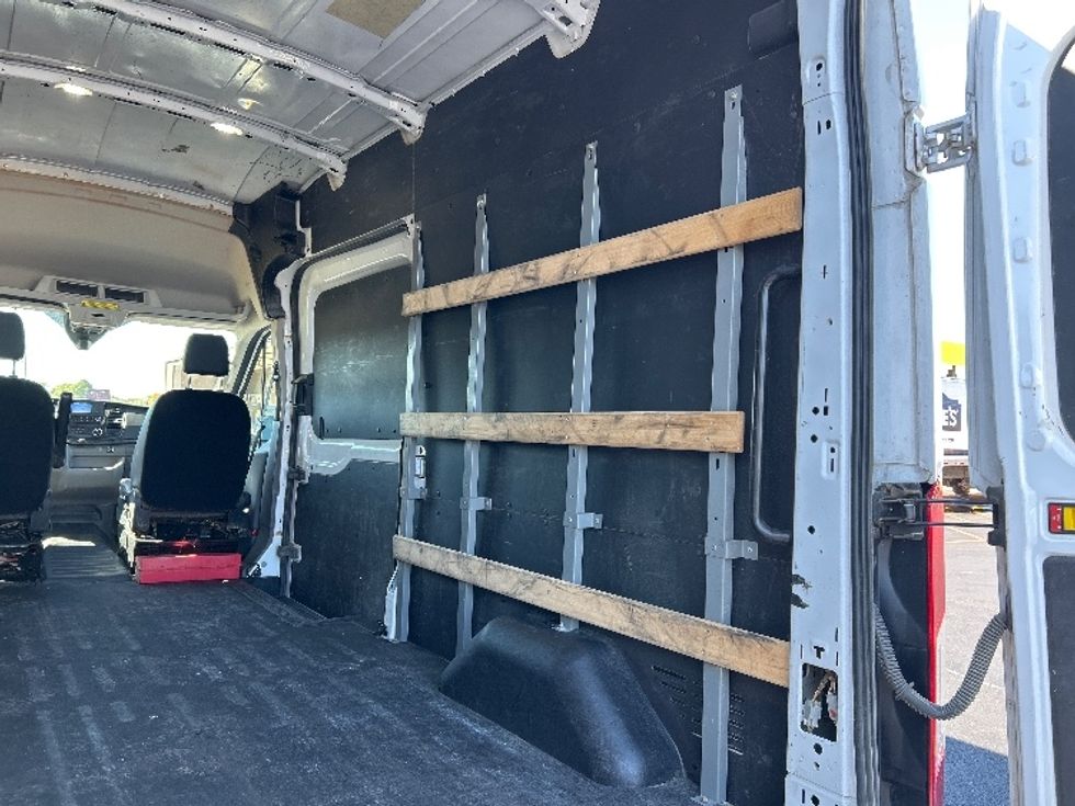 Cargo Van (Panel Van)-Light and Medium Duty Trucks-Ford-2022-Transit 250-Lowell-AR-104,671\n\t\tmiles-$ 33,250 - Image 10