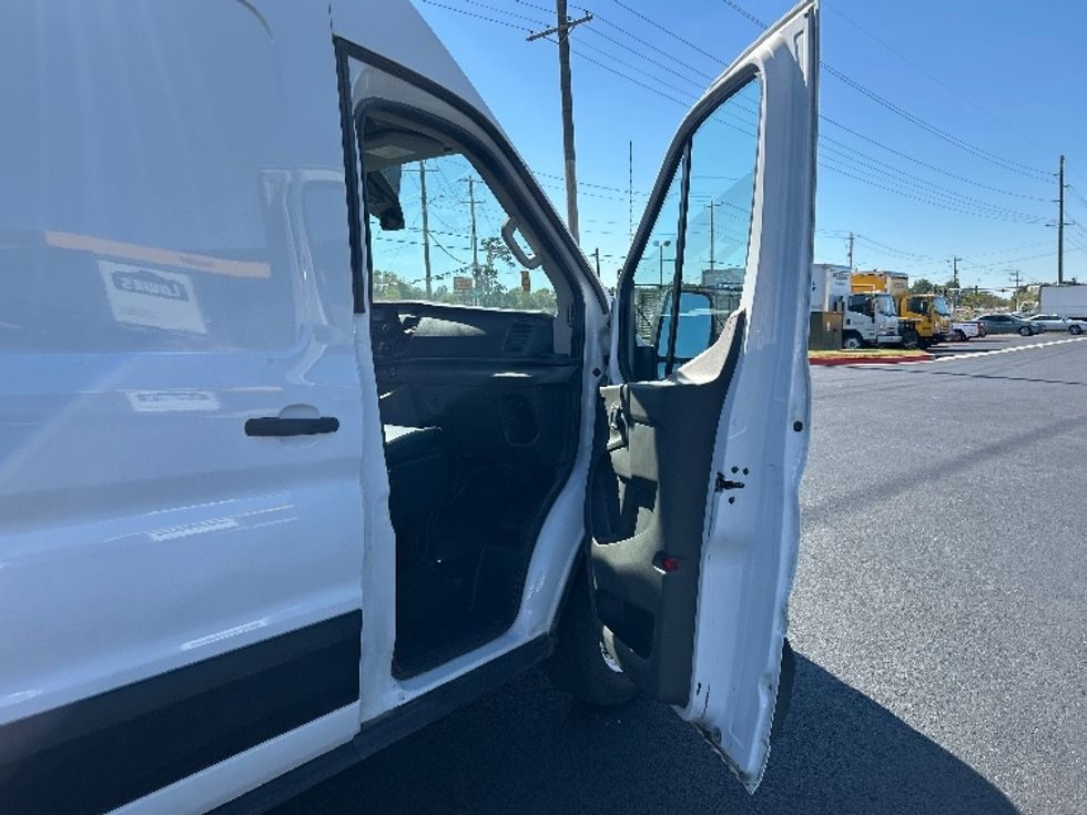 Cargo Van (Panel Van)-Light and Medium Duty Trucks-Ford-2022-Transit 250-Lowell-AR-104,671\n\t\tmiles-$ 33,250 - Image 17