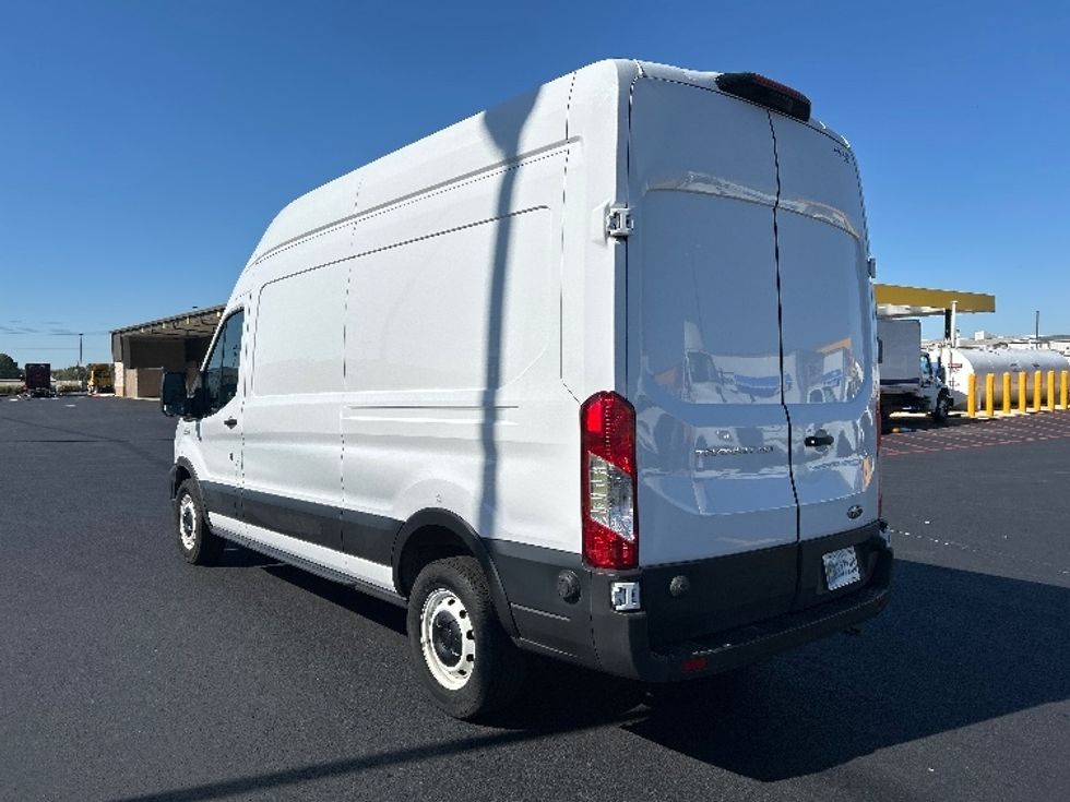 Cargo Van (Panel Van)-Light and Medium Duty Trucks-Ford-2022-Transit 250-Lowell-AR-104,671\n\t\tmiles-$ 33,250 - Image 5