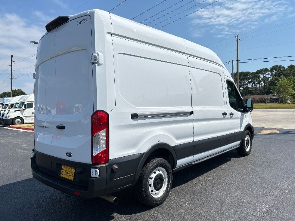 Cargo Van (Panel Van)-Light and Medium Duty Trucks-Ford-2022-Transit 250-Lowell-AR-122,093\n\t\tmiles-$ 31,500 - Image 13