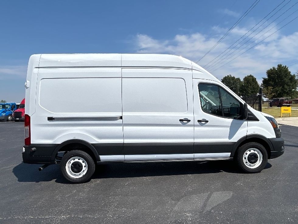 Cargo Van (Panel Van)-Light and Medium Duty Trucks-Ford-2022-Transit 250-Lowell-AR-122,093\n\t\tmiles-$ 31,500 - Image 15
