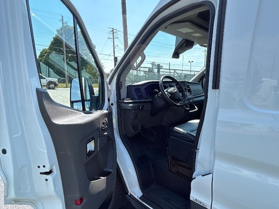 Cargo Van (Panel Van)-Light and Medium Duty Trucks-Ford-2022-Transit 250-Lowell-AR-122,093\n\t\tmiles-$ 31,500 - Image 16