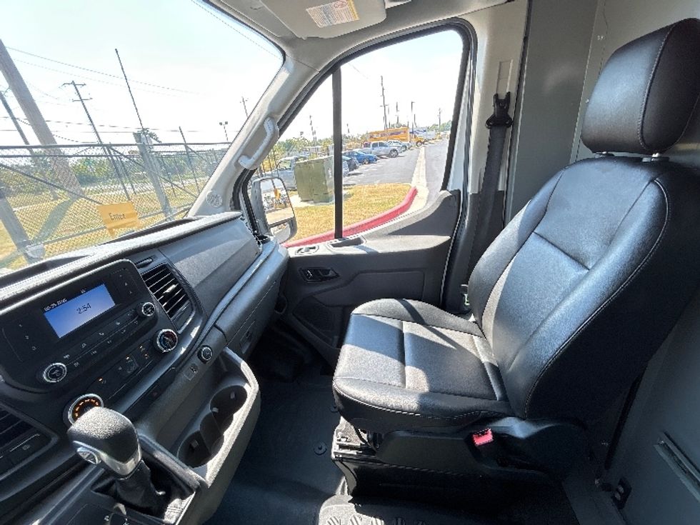 Cargo Van (Panel Van)-Light and Medium Duty Trucks-Ford-2022-Transit 250-Lowell-AR-122,093\n\t\tmiles-$ 31,500 - Image 19