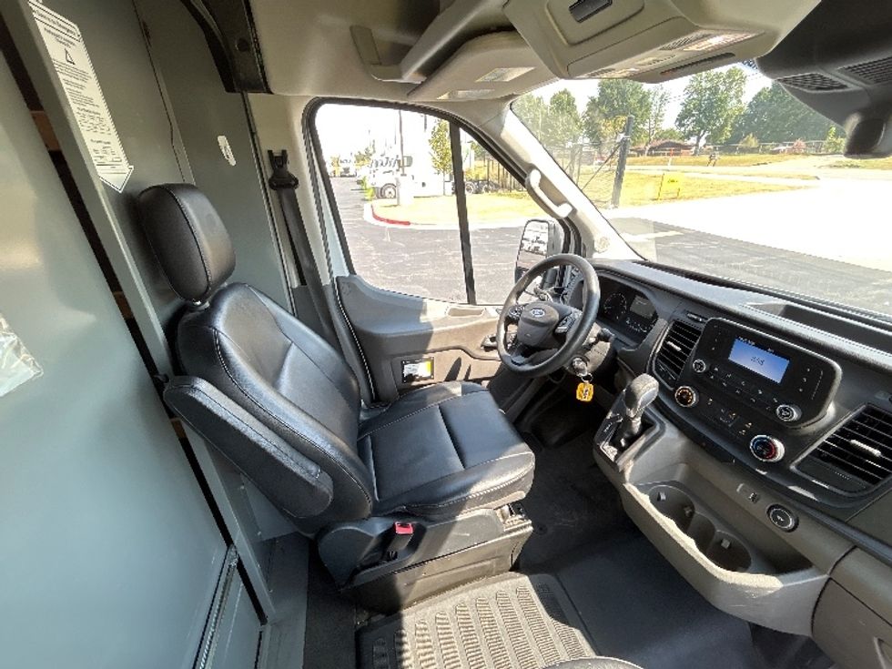 Cargo Van (Panel Van)-Light and Medium Duty Trucks-Ford-2022-Transit 250-Lowell-AR-122,093\n\t\tmiles-$ 31,500 - Image 22