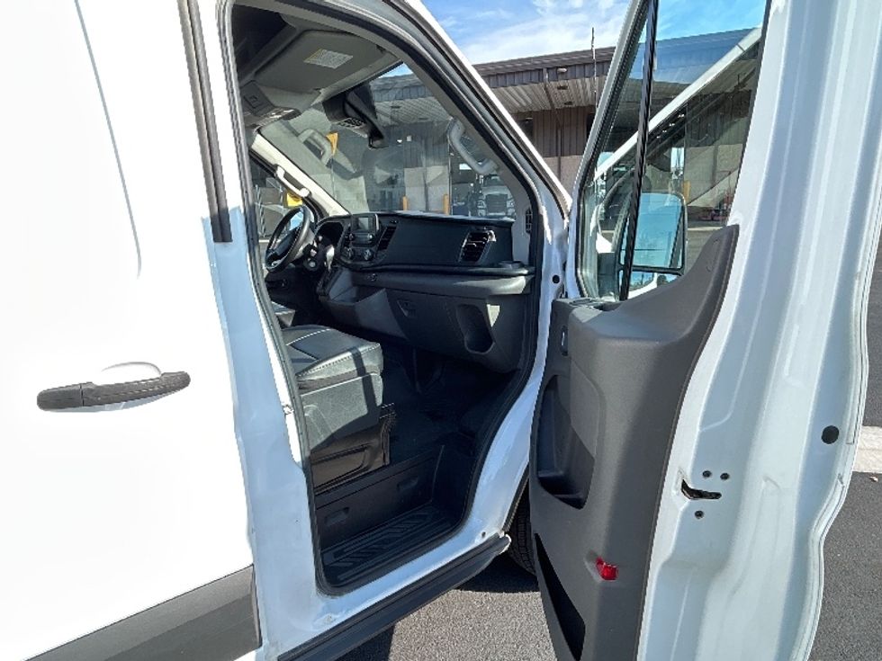 Cargo Van (Panel Van)-Light and Medium Duty Trucks-Ford-2022-Transit 250-Lowell-AR-136,462\n\t\tmiles-$ 29,500 - Image 20