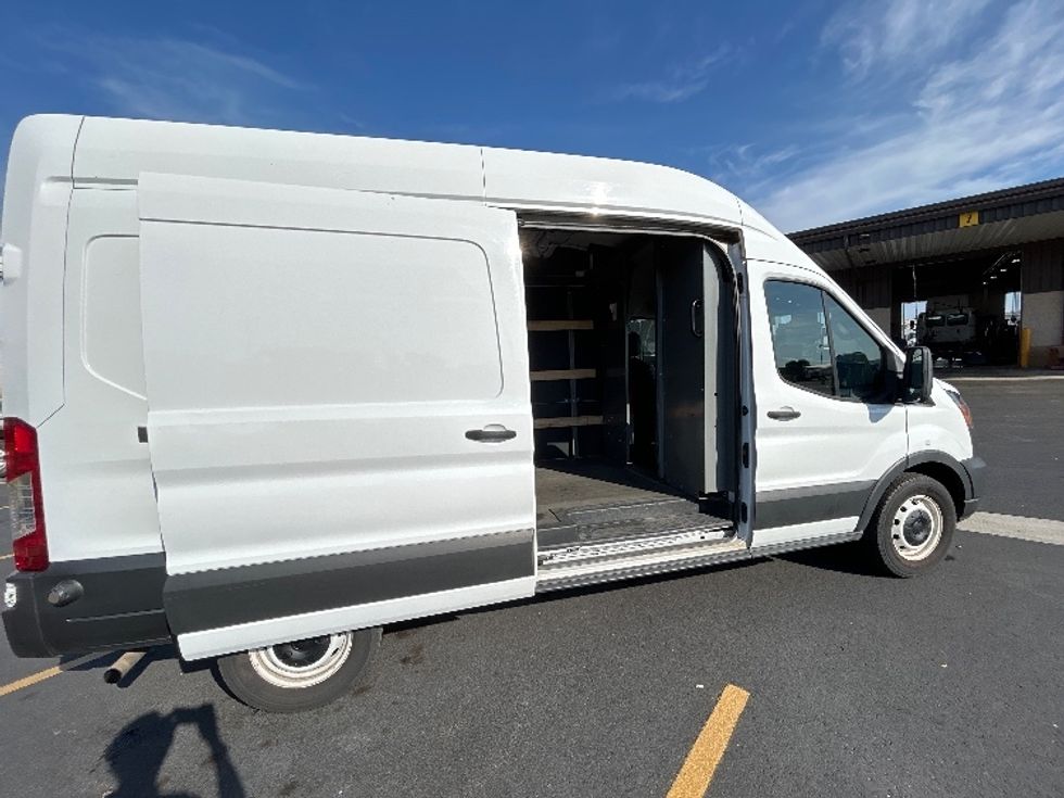 Cargo Van (Panel Van)-Light and Medium Duty Trucks-Ford-2022-Transit 250-Lowell-AR-136,462\n\t\tmiles-$ 29,500 - Image 25