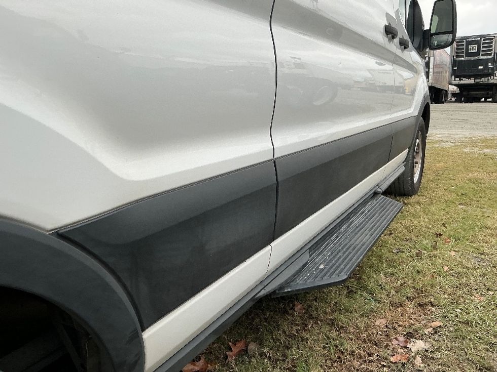 Cargo Van (Panel Van)-Light and Medium Duty Trucks-Ford-2022-Transit 250-Macon-GA-130,340\n\t\tmiles-$ 33,250 - Image 14