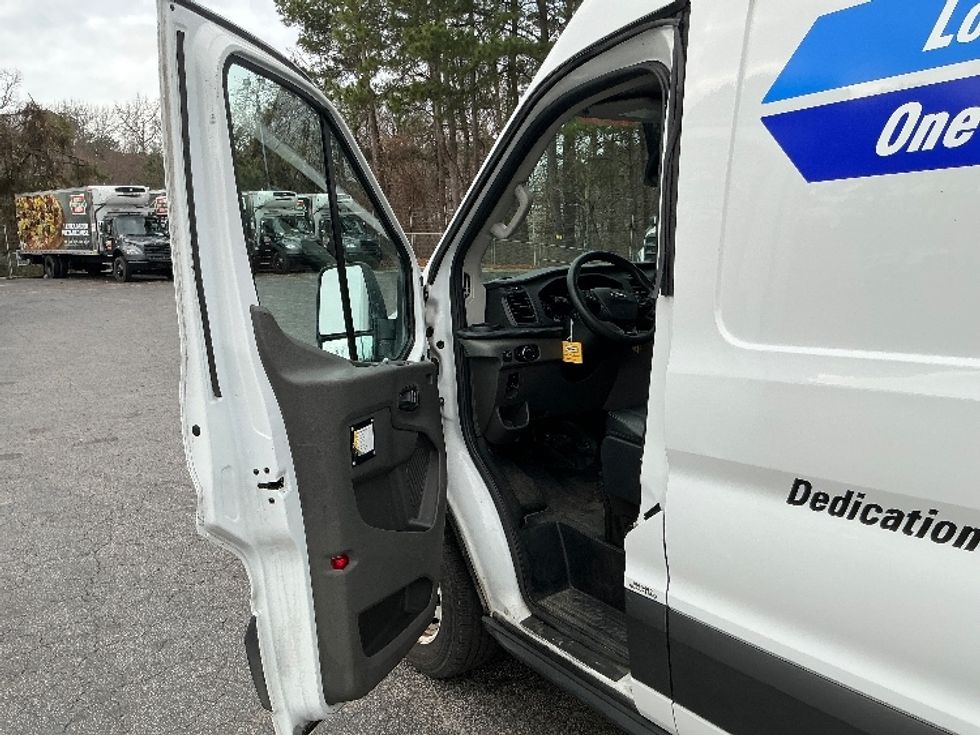Cargo Van (Panel Van)-Light and Medium Duty Trucks-Ford-2022-Transit 250-Mebane-NC-114,271\n\t\tmiles-$ 33,000 - Image 15