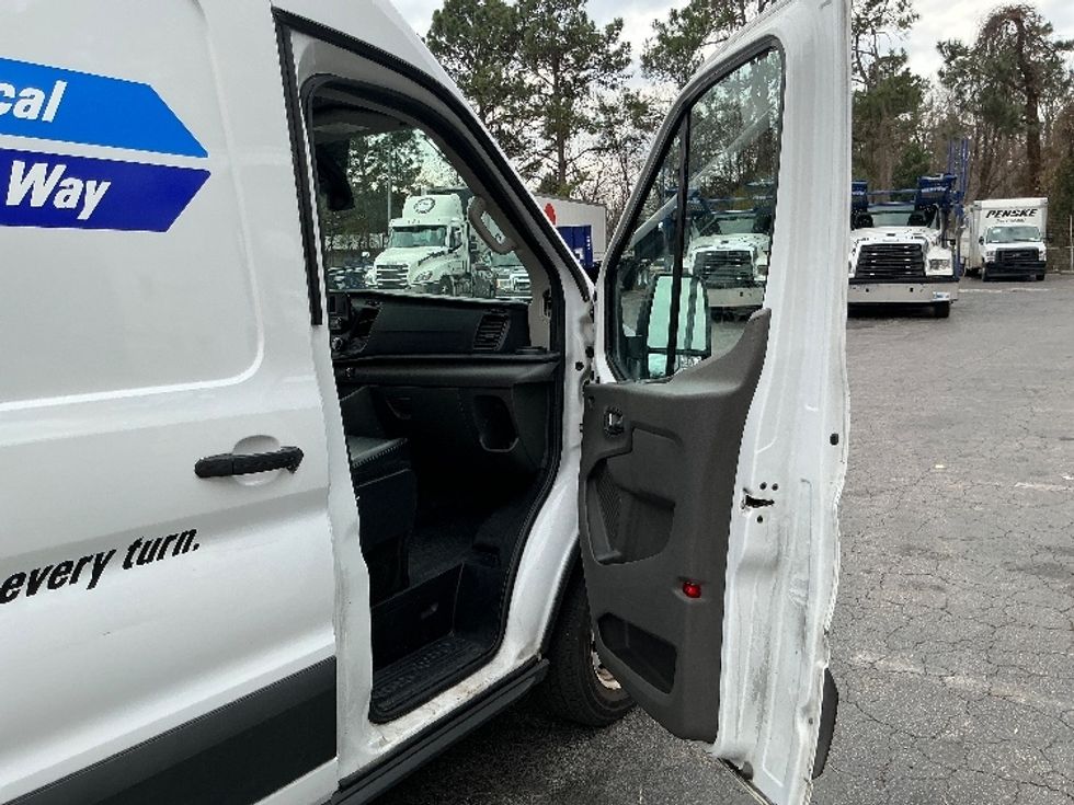 Cargo Van (Panel Van)-Light and Medium Duty Trucks-Ford-2022-Transit 250-Mebane-NC-114,271\n\t\tmiles-$ 33,000 - Image 19
