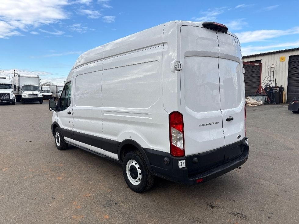 Cargo Van (Panel Van)-Light and Medium Duty Trucks-Ford-2022-Transit 250-Mebane-NC-121,617\n\t\tmiles-$ 32,000 - Image 6