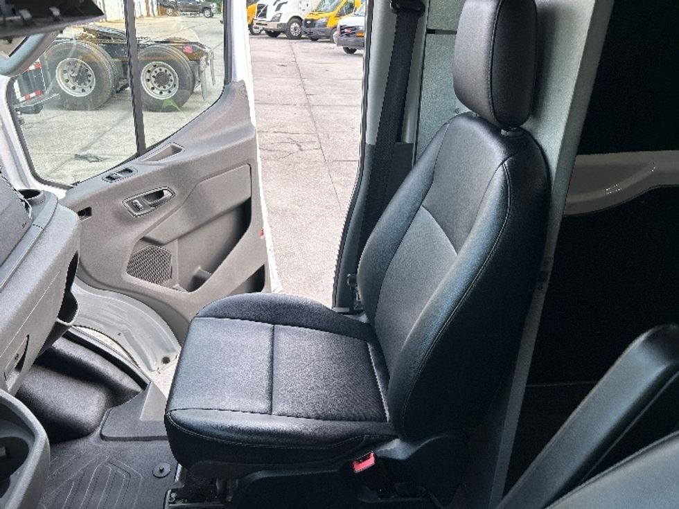 Cargo Van (Panel Van)-Light and Medium Duty Trucks-Ford-2022-Transit 250-Melbourne-FL-76,509\n\t\tmiles-$ 38,750 - Image 19