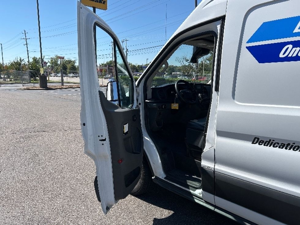 Cargo Van (Panel Van)-Light and Medium Duty Trucks-Ford-2022-Transit 250-Memphis-TN-123,250\n\t\tmiles-$ 31,000 - Image 15