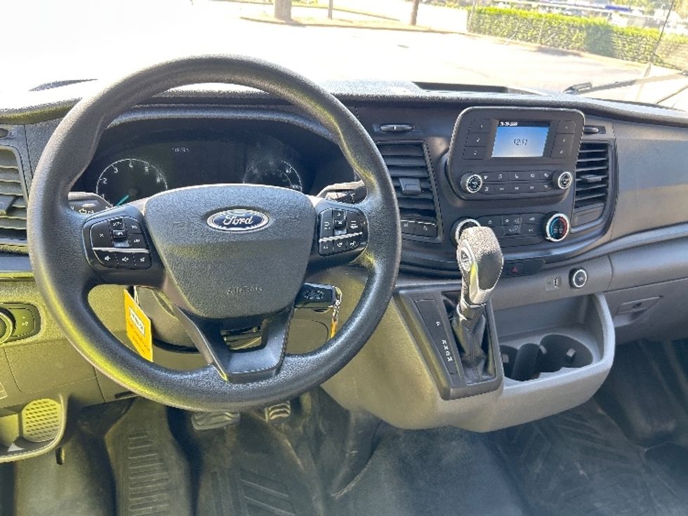 Cargo Van (Panel Van)-Light and Medium Duty Trucks-Ford-2022-Transit 250-Memphis-TN-123,250\n\t\tmiles-$ 31,000 - Image 17