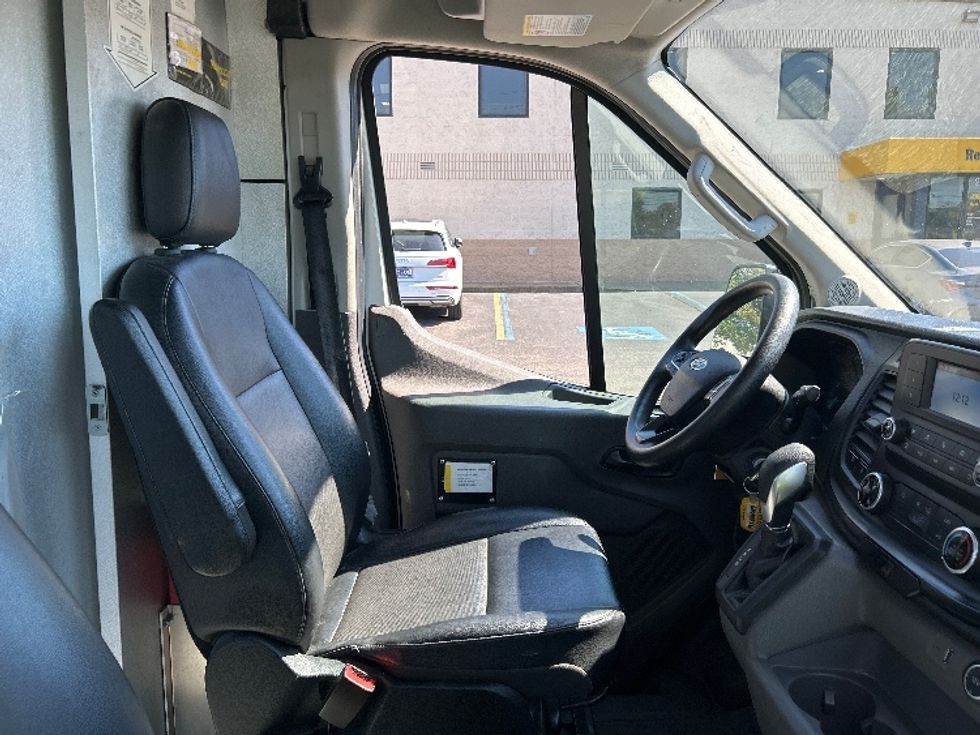 Cargo Van (Panel Van)-Light and Medium Duty Trucks-Ford-2022-Transit 250-Memphis-TN-123,250\n\t\tmiles-$ 31,000 - Image 21