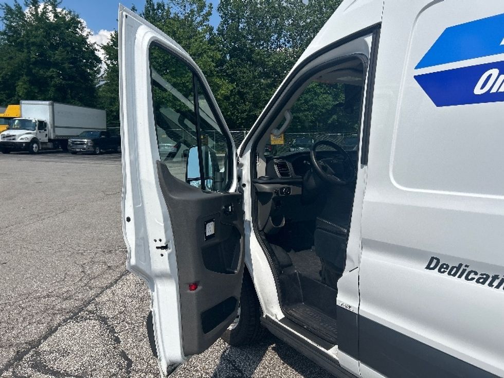 Cargo Van (Panel Van)-Light and Medium Duty Trucks-Ford-2022-Transit 250-Middlefield-OH-111,059\n\t\tmiles-$ 32,750 - Image 16