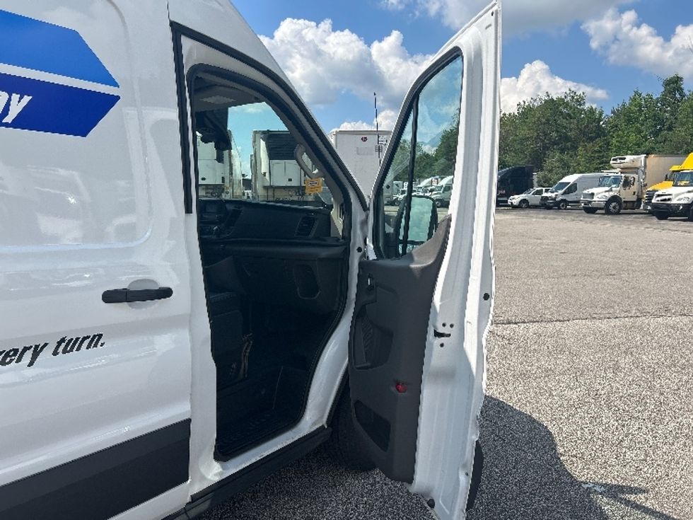 Cargo Van (Panel Van)-Light and Medium Duty Trucks-Ford-2022-Transit 250-Middlefield-OH-111,059\n\t\tmiles-$ 32,750 - Image 20