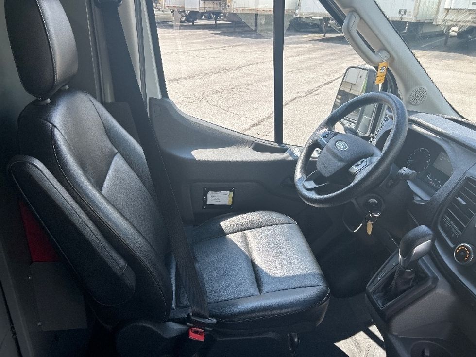 Cargo Van (Panel Van)-Light and Medium Duty Trucks-Ford-2022-Transit 250-Middlefield-OH-111,059\n\t\tmiles-$ 32,750 - Image 22