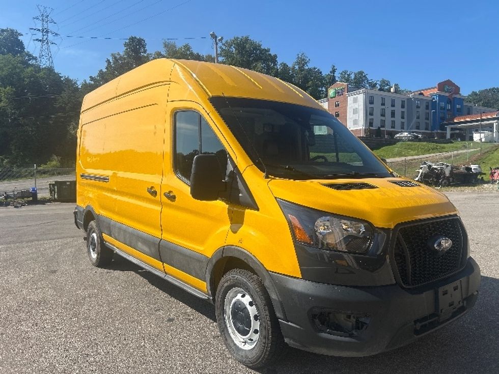 Cargo Van (Panel Van)-Light and Medium Duty Trucks-Ford-2022-Transit 250-Millwood-WV-147,225\n\t\tmiles-$ 24,000 - Image 1