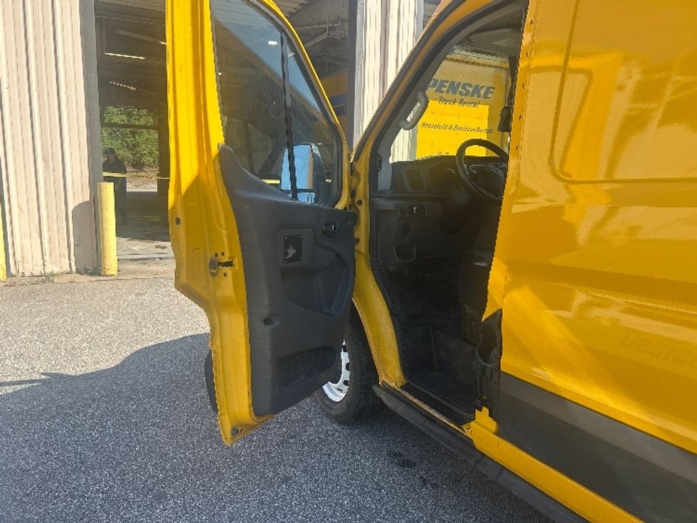 Cargo Van (Panel Van)-Light and Medium Duty Trucks-Ford-2022-Transit 250-Millwood-WV-147,225\n\t\tmiles-$ 24,000 - Image 14