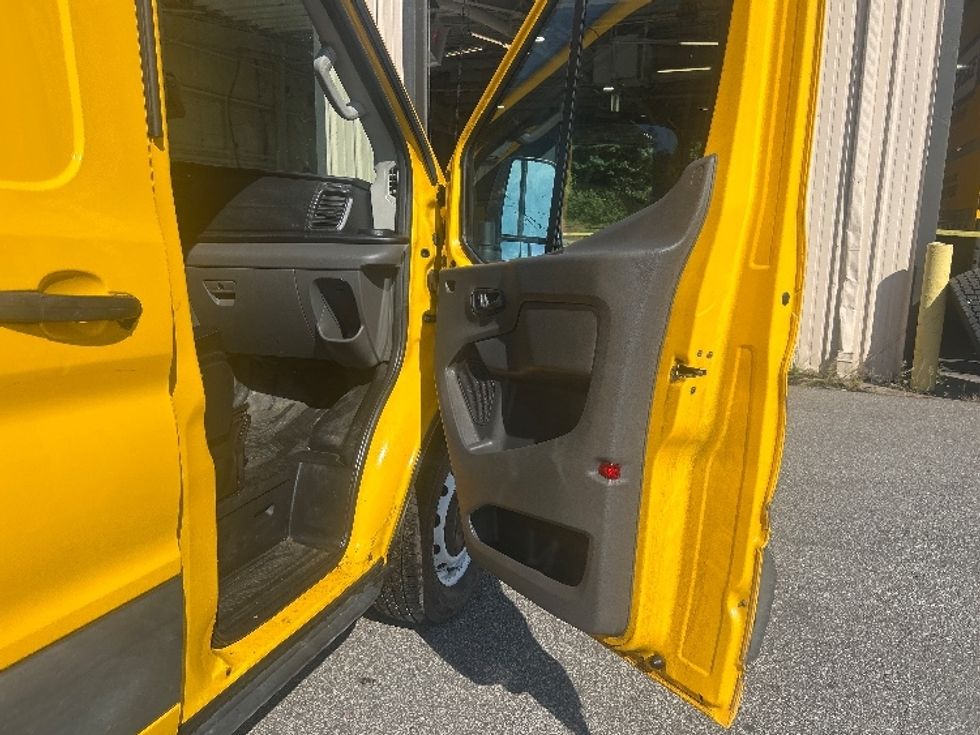 Cargo Van (Panel Van)-Light and Medium Duty Trucks-Ford-2022-Transit 250-Millwood-WV-147,225\n\t\tmiles-$ 24,000 - Image 18
