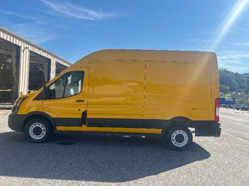 Cargo Van (Panel Van)-Light and Medium Duty Trucks-Ford-2022-Transit 250-Millwood-WV-147,225\n\t\tmiles-$ 24,000 - Image 4