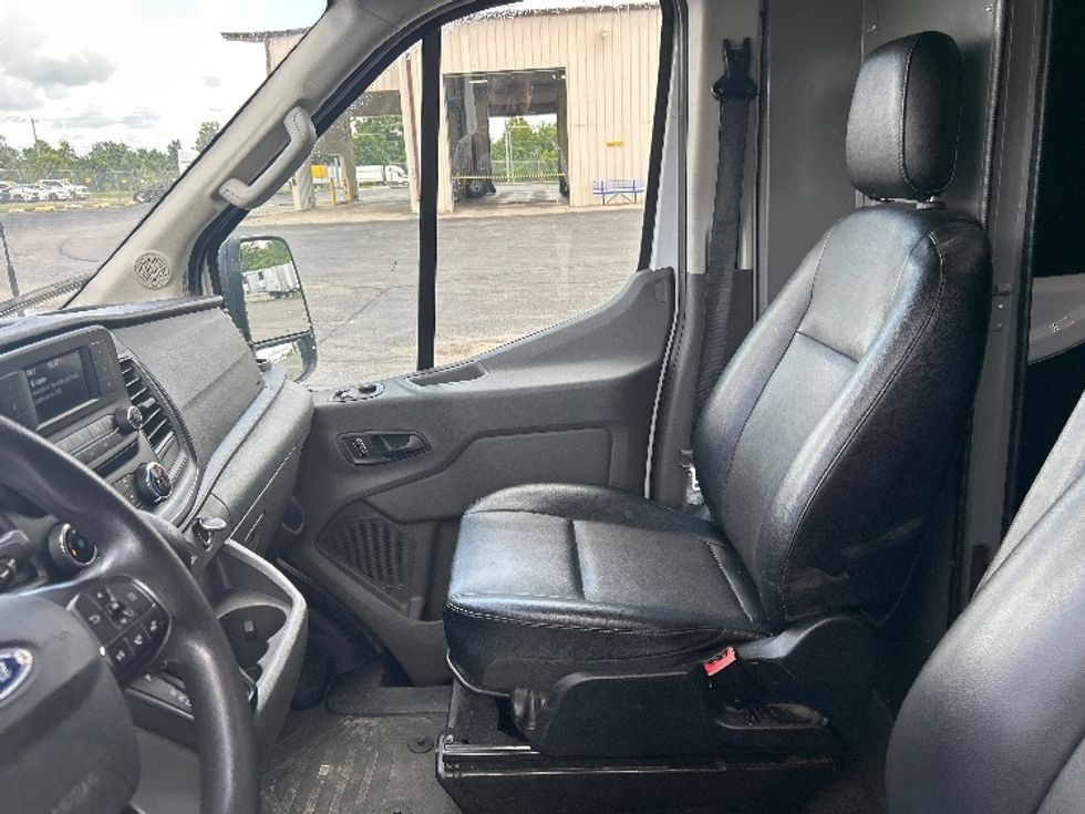 Cargo Van (Panel Van)-Light and Medium Duty Trucks-Ford-2022-Transit 250-Nashville (Mount Juliet)-TN-99,794\n\t\tmiles-$ 36,500 - Image 18