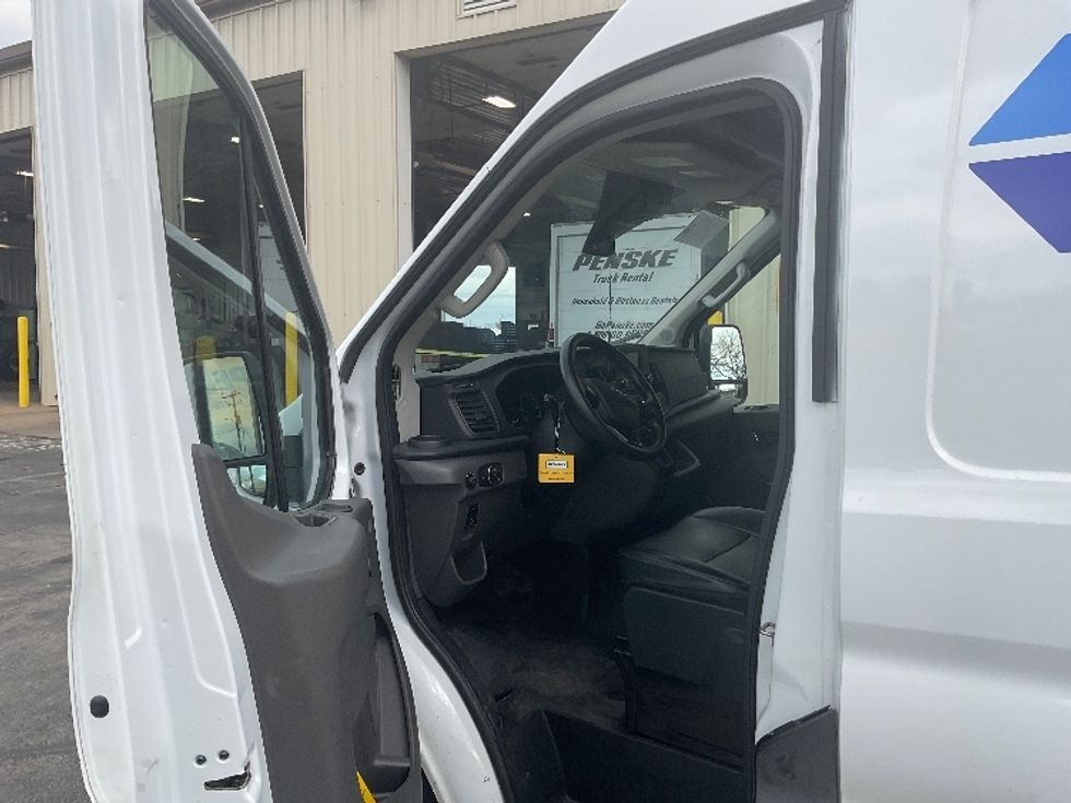 Cargo Van (Panel Van)-Light and Medium Duty Trucks-Ford-2022-Transit 250-Nashville-TN-102,828\n\t\tmiles-$ 35,500 - Image 16