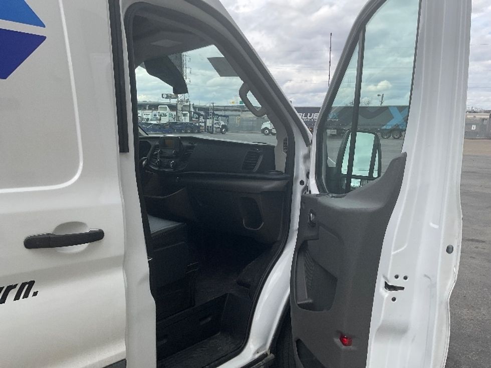 Cargo Van (Panel Van)-Light and Medium Duty Trucks-Ford-2022-Transit 250-Nashville-TN-102,828\n\t\tmiles-$ 35,500 - Image 20