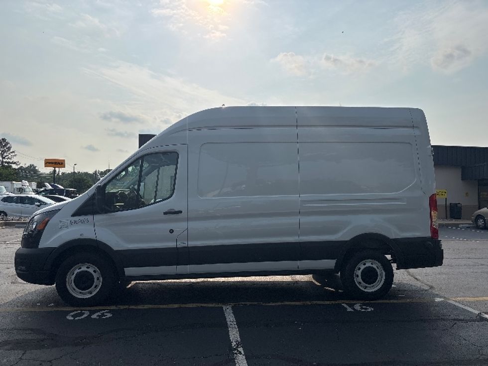 Cargo Van (Panel Van)-Light and Medium Duty Trucks-Ford-2022-Transit 250-New Castle-DE-101,895\n\t\tmiles-$ 36,000 - Image 4