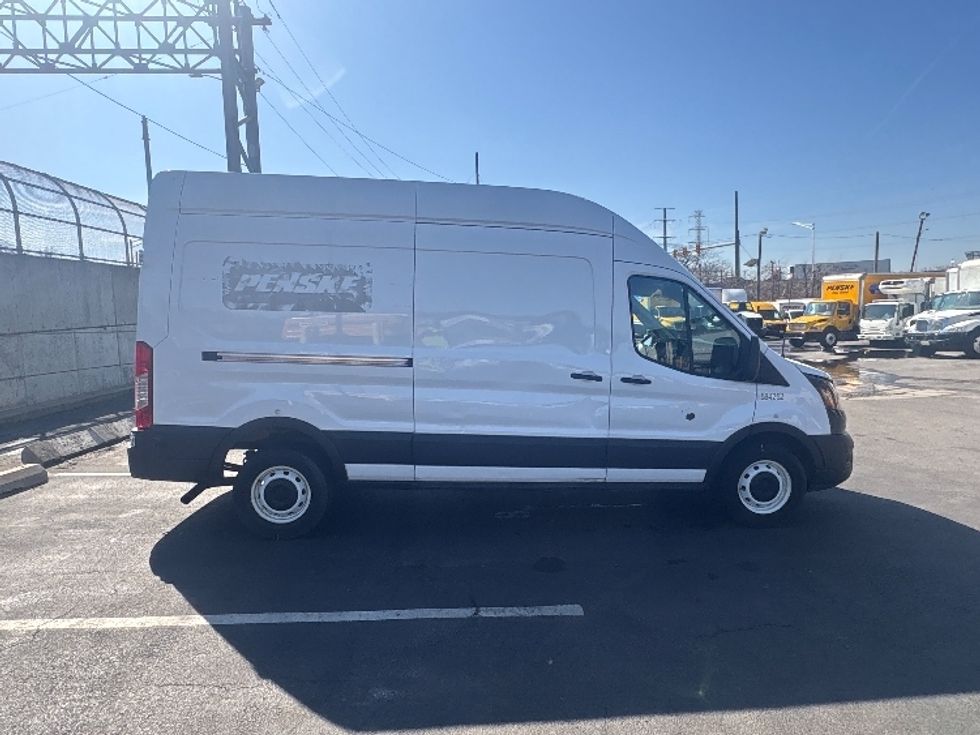 Cargo Van (Panel Van)-Light and Medium Duty Trucks-Ford-2022-Transit 250-North Bergen-NJ-86,506\n\t\tmiles-$ 36,250 - Image 14