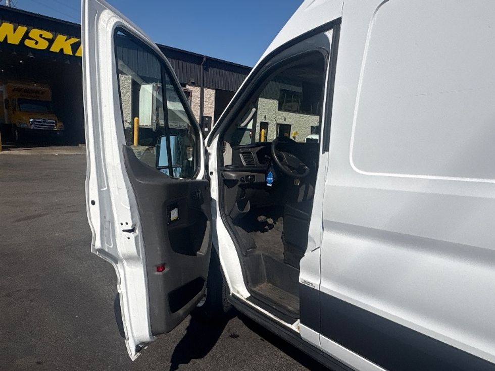 Cargo Van (Panel Van)-Light and Medium Duty Trucks-Ford-2022-Transit 250-North Bergen-NJ-86,506\n\t\tmiles-$ 36,250 - Image 15