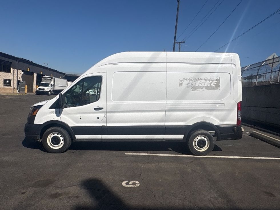 Cargo Van (Panel Van)-Light and Medium Duty Trucks-Ford-2022-Transit 250-North Bergen-NJ-86,506\n\t\tmiles-$ 36,250 - Image 4