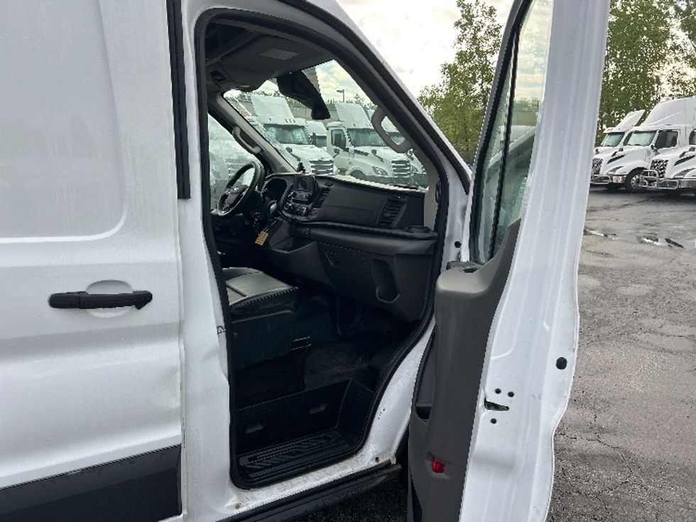Cargo Van (Panel Van)-Light and Medium Duty Trucks-Ford-2022-Transit 250-Obetz-OH-77,305\n\t\tmiles-$ 37,000 - Image 20