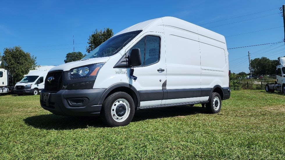 Cargo Van (Panel Van)-Light and Medium Duty Trucks-Ford-2022-Transit 250-Ocala-FL-104,115\n\t\tmiles-$ 34,750 - Image 3