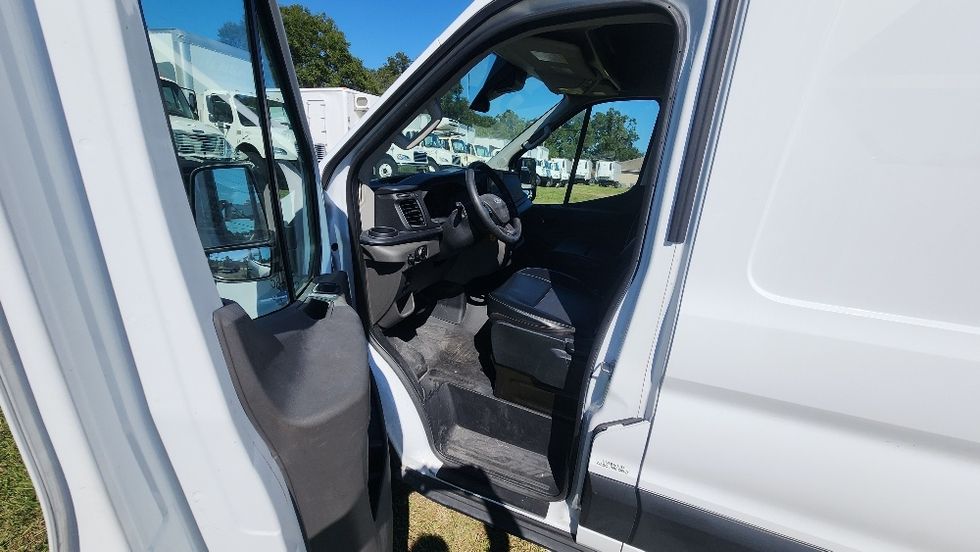 Cargo Van (Panel Van)-Light and Medium Duty Trucks-Ford-2022-Transit 250-Ocala-FL-99,564\n\t\tmiles-$ 36,500 - Image 16