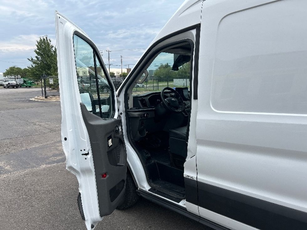 Cargo Van (Panel Van)-Light and Medium Duty Trucks-Ford-2022-Transit 250-Oklahoma City-OK-134,811\n\t\tmiles-$ 29,250 - Image 13