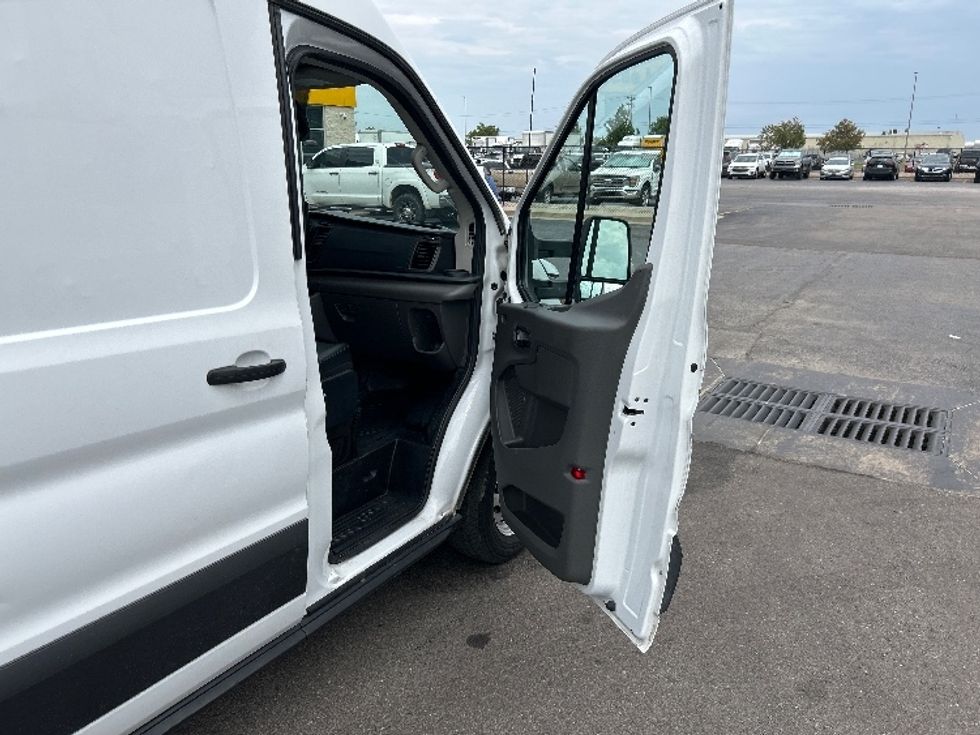 Cargo Van (Panel Van)-Light and Medium Duty Trucks-Ford-2022-Transit 250-Oklahoma City-OK-134,811\n\t\tmiles-$ 29,250 - Image 17