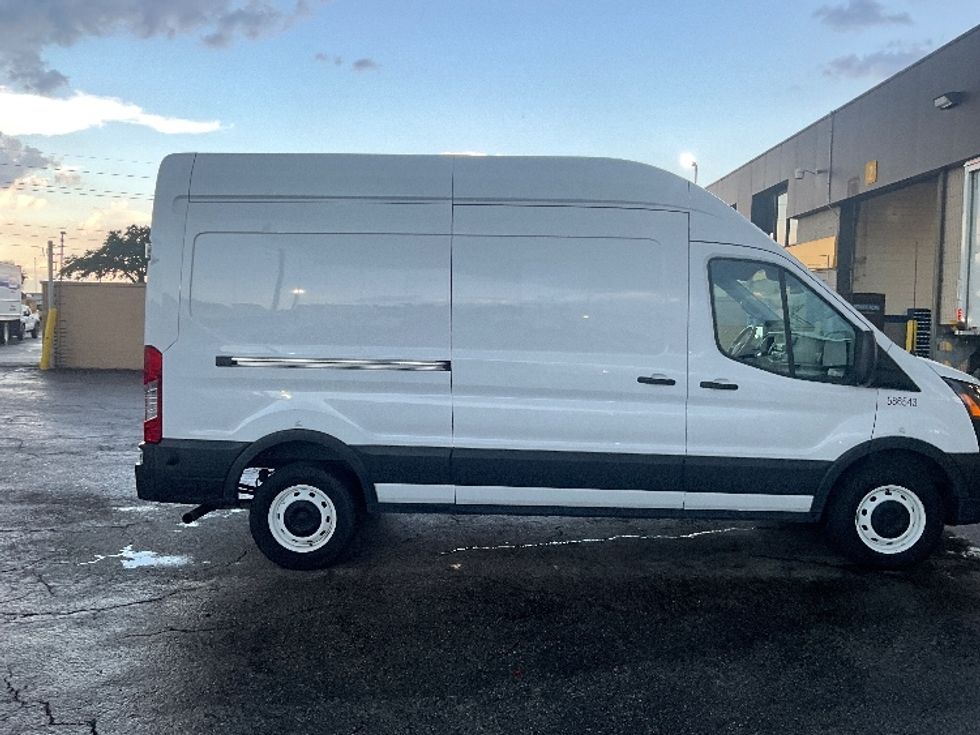 Cargo Van (Panel Van)-Light and Medium Duty Trucks-Ford-2022-Transit 250-Orlando-FL-62,278\n\t\tmiles-$ 38,500 - Image 15