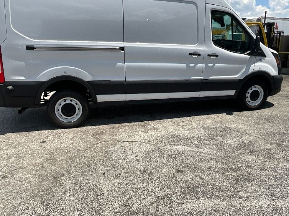 Cargo Van (Panel Van)-Light and Medium Duty Trucks-Ford-2022-Transit 250-Orlando-FL-70,993\n\t\tmiles-$ 38,000 - Image 14