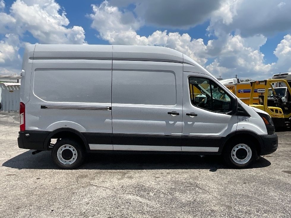 Cargo Van (Panel Van)-Light and Medium Duty Trucks-Ford-2022-Transit 250-Orlando-FL-70,993\n\t\tmiles-$ 38,000 - Image 15