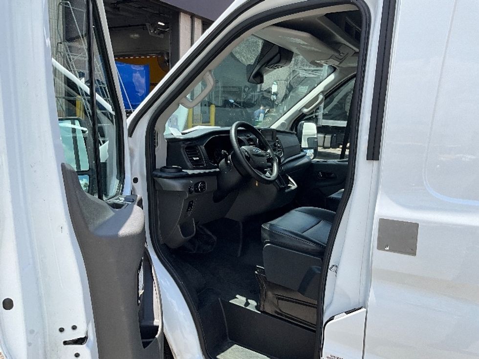 Cargo Van (Panel Van)-Light and Medium Duty Trucks-Ford-2022-Transit 250-Orlando-FL-70,993\n\t\tmiles-$ 38,000 - Image 16