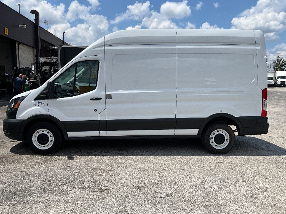 Cargo Van (Panel Van)-Light and Medium Duty Trucks-Ford-2022-Transit 250-Orlando-FL-70,993\n\t\tmiles-$ 38,000 - Image 4