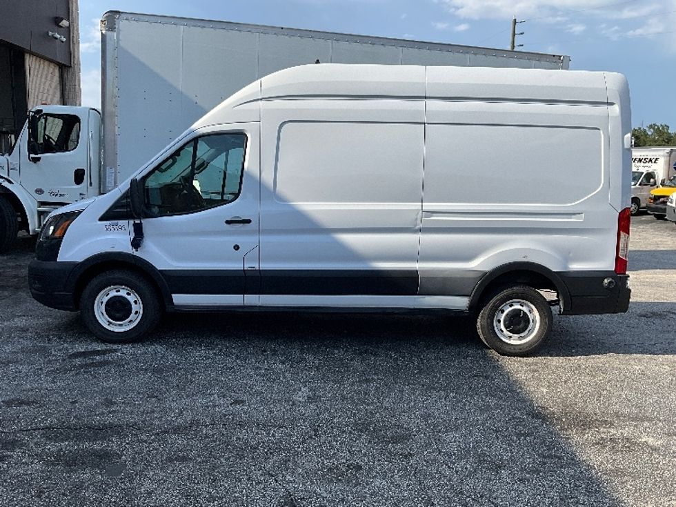 Cargo Van (Panel Van)-Light and Medium Duty Trucks-Ford-2022-Transit 250-Orlando-FL-88,908\n\t\tmiles-$ 36,000 - Image 4