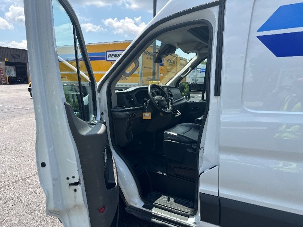 Cargo Van (Panel Van)-Light and Medium Duty Trucks-Ford-2022-Transit 250-Parsippany-NJ-117,545\n\t\tmiles-$ 33,750 - Image 16