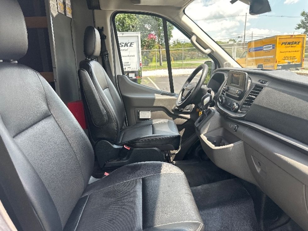 Cargo Van (Panel Van)-Light and Medium Duty Trucks-Ford-2022-Transit 250-Parsippany-NJ-117,545\n\t\tmiles-$ 33,750 - Image 22