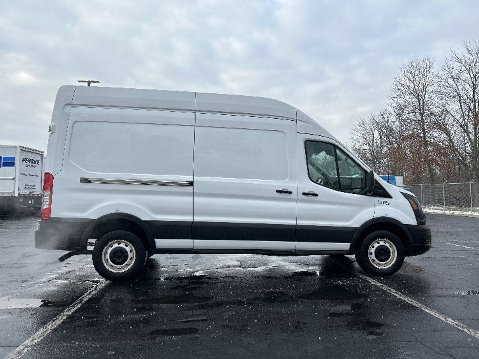 Cargo Van (Panel Van)-Light and Medium Duty Trucks-Ford-2022-Transit 250-Parsippany-NJ-140,932\n\t\tmiles-$ 29,000 - Image 15