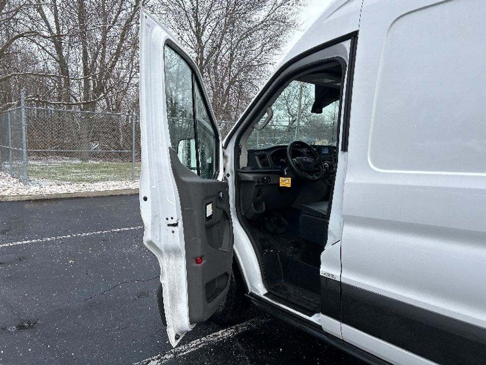Cargo Van (Panel Van)-Light and Medium Duty Trucks-Ford-2022-Transit 250-Parsippany-NJ-140,932\n\t\tmiles-$ 29,000 - Image 16