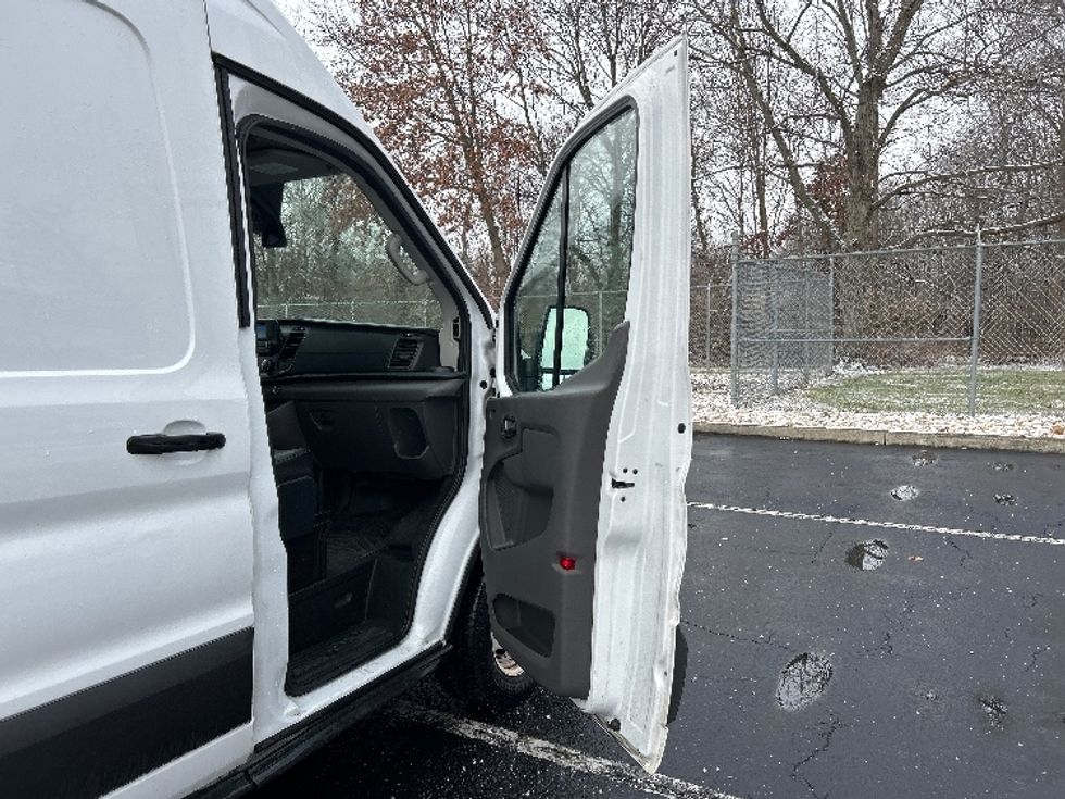 Cargo Van (Panel Van)-Light and Medium Duty Trucks-Ford-2022-Transit 250-Parsippany-NJ-140,932\n\t\tmiles-$ 29,000 - Image 20