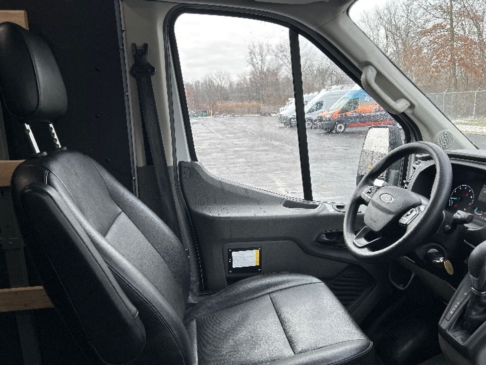Cargo Van (Panel Van)-Light and Medium Duty Trucks-Ford-2022-Transit 250-Parsippany-NJ-140,932\n\t\tmiles-$ 29,000 - Image 22